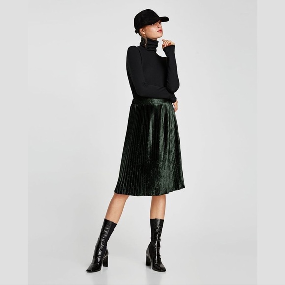 Zara pleated midi skirt in dark green velvet size M - Picture 1 of 10